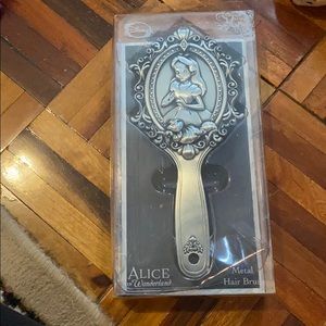 Alice Metal brush